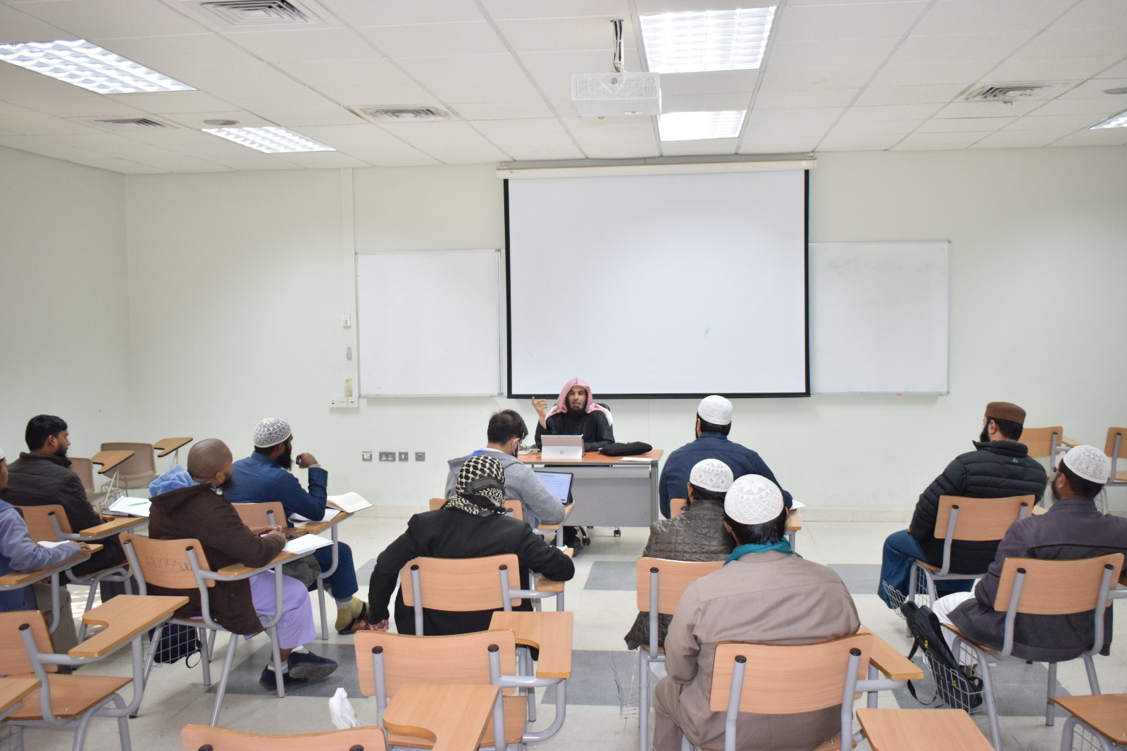 تنفيذ لقاء توعوي لطلاب كلية العقيدة بالتعاون مع وحدة التوعية الفكرية يوم الاثنين 07-شعبان-1447